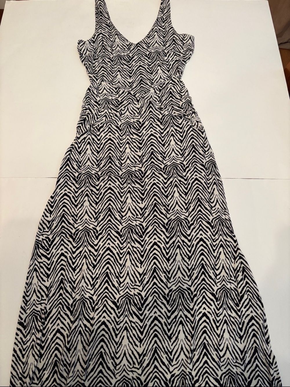 Women’s INC zebra print fitted v-neck maxi dress size small